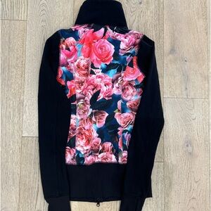 Lululemon define jacket. Beautiful floral pattern. Size 6.